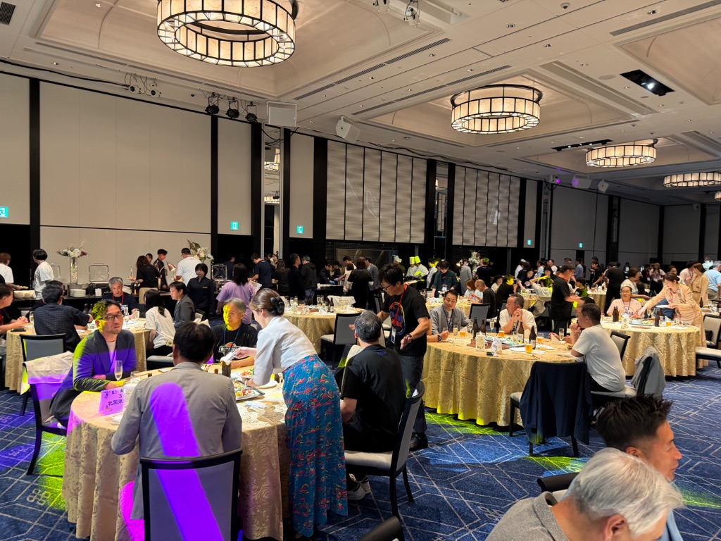 懇親会会場の全景